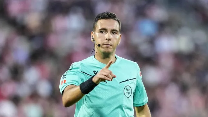 Archivo VAR:主裁执法堪称灾难,吕迪格明显直红&攻击动作